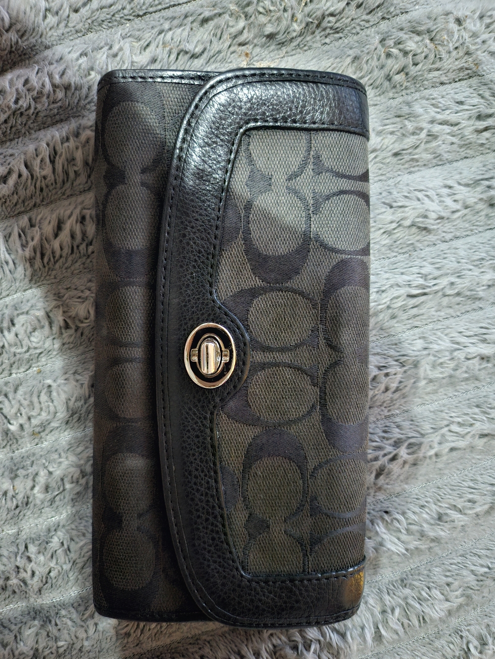 Coach Signature Turnlock Trifold  Wallet in Black/Brown
